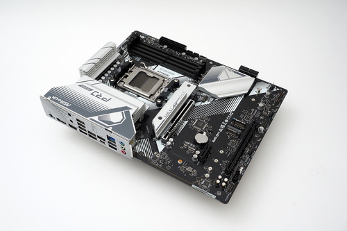 ASRockマザーのWi-Fiカード用M.2スロットにカードを後付けして無線機能