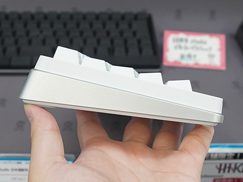 HHKB Studio」の白い“雪モデル”が店頭入荷、マウス機能付きの小型