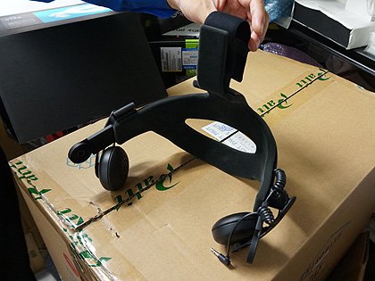 HTC VIVEの装着感がアップする「VIVE デラックス オーディオ