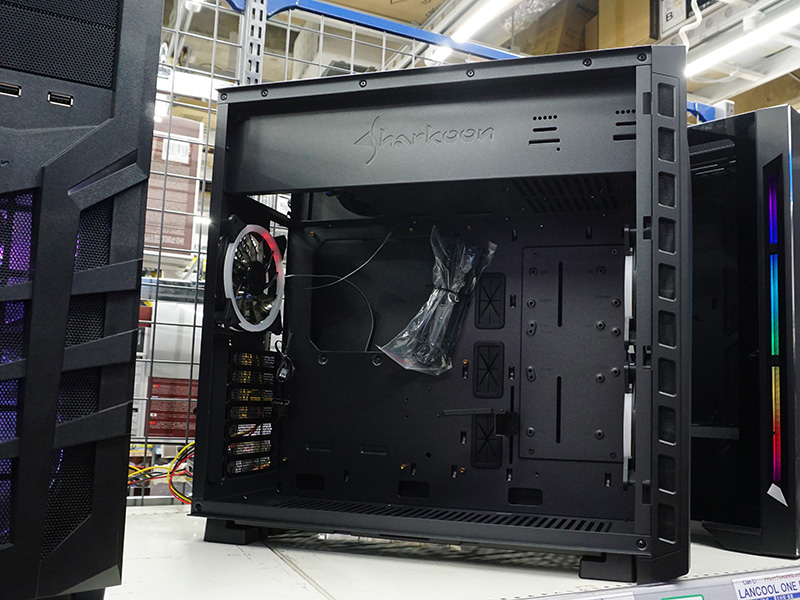 鮫”をイメージしたSharkoon製PCケース「NIGHT SHARK」が発売 - AKIBA