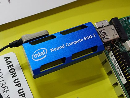 IntelのAIアクセラレータ「Neural Compute Stick 2」が発売、価格は