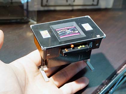 懐かしの“テーブル筐体”がミニチュアに、Raspberry Pi Zeroを内蔵