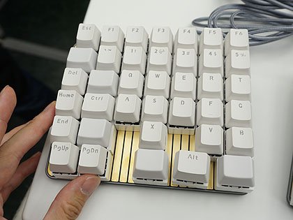 キースイッチを磁石で自由に配置できるキーボード「DUMANG DK6」が登場