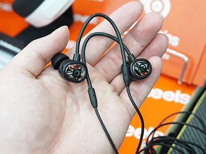 SteelSeriesのゲーミングイヤホン「Tusq」が登場、デュアルマイク搭載