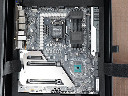 本格水冷対応のZ590マザー「ROG Maximus XIII Extreme Glacial」がASUS