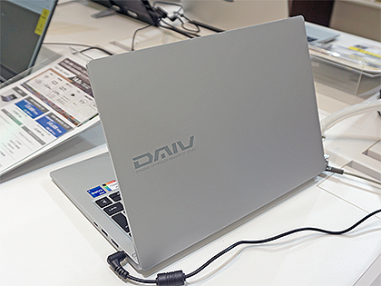 Core i7搭載で1kg以下の14型ノート「DAIV 4P」が発売、マウス