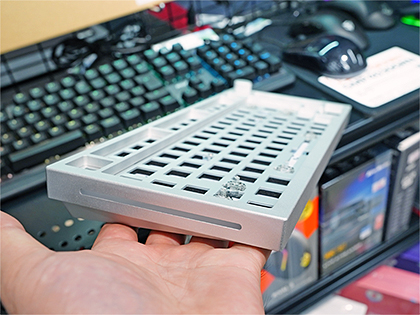 Gloriousの重量級キーボード自作キット「GMMK Pro 75%」が入荷、アルミ