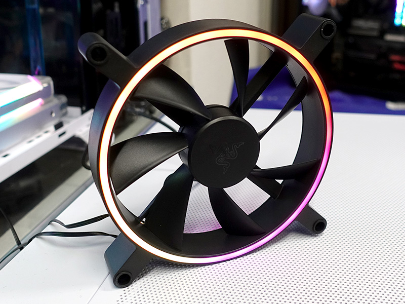 Razerブランドの冷却ファン「Kunai Chroma RGB」が発売、ファンコンも
