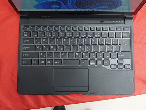 第8世代Core i3搭載の13.3型2in1「ARROWS Tab Q739/AE」が12,800円