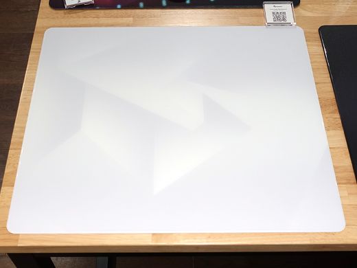 GLSSWRKSのガラス製ゲーミングマウスパッド「Polarity」が発売