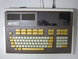富士通初の完成品パソコン「FUJITSU MICRO 8」 （レトロな
