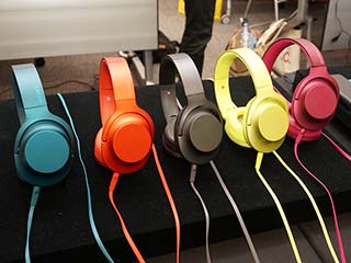 ソニー、“感性価値に訴える”新ハイレゾヘッドフォン「h.ear on」 - AV