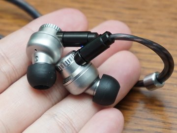 JVC、ノズルも角度もカスタマイズできるフルステンレス製イヤフォン