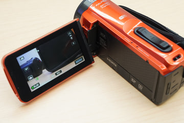 JVC、防水性能を高めたフルHD QUAD PROOFビデオカメラ「Everio R」。約