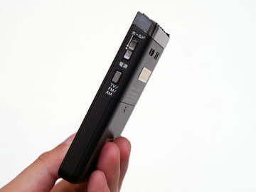 ソニー、ワンセグ音声も受信できるポケットラジオ。スピーカーとして