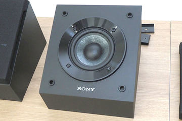 ソニーのDolby Atmosイネーブルドスピーカー「SS-CSE」。壁掛けで