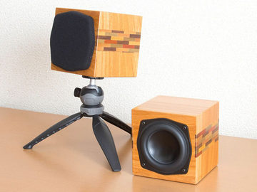 箱根寄木細工を施したキューブ型スピーカー。Soundfortと高井工芸が