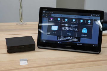 軽くて水に強いワイヤレステレビ「AQUOSポータブル」。シャープ再参入