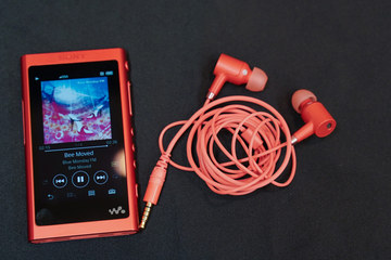 ソニー、筐体刷新で低音強化の新ウォークマン「A50」。スマホから