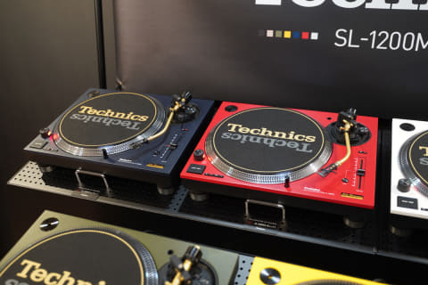 Technics、7色展開のDJターンテーブル50周年記念モデル「SL-1200M7L