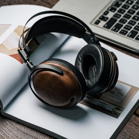 Kiwi Ears、デュアルドライバでウォルナットハウジングの有線