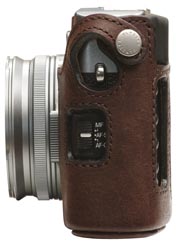 ユリシーズ、富士フイルム「FinePix X100」専用の本革製カメラケース