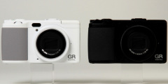 写真で見る写真で見るリコーGR DIGITAL IVホワイトエディション