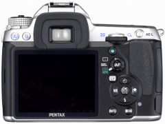 ペンタックス、世界限定1,500セットの「K-5 Silver Special Edition