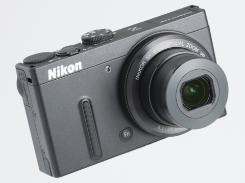 ニコン COOLPIX P330 本体、元箱、付属品あり。 通電・撮影は可能