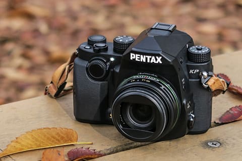 特別企画：フィルムカメラ感覚のスナップ一眼レフ PENTAX KPの魅力