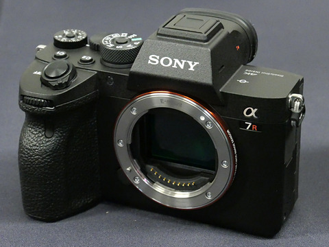ソニー、約6,100万画素のフルサイズミラーレス「α7R IV」9月に国内発売