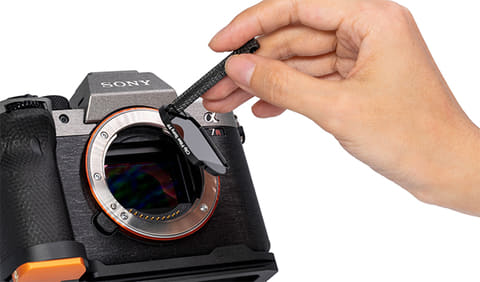 センサー前に装着するSTCクリップフィルターに、ソニーα7R IV/α9 II