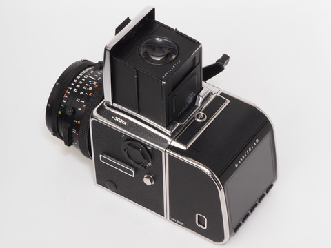 赤城耕一の「アカギカメラ」 第11回：ハッセルブラッドCFV II 50Cに