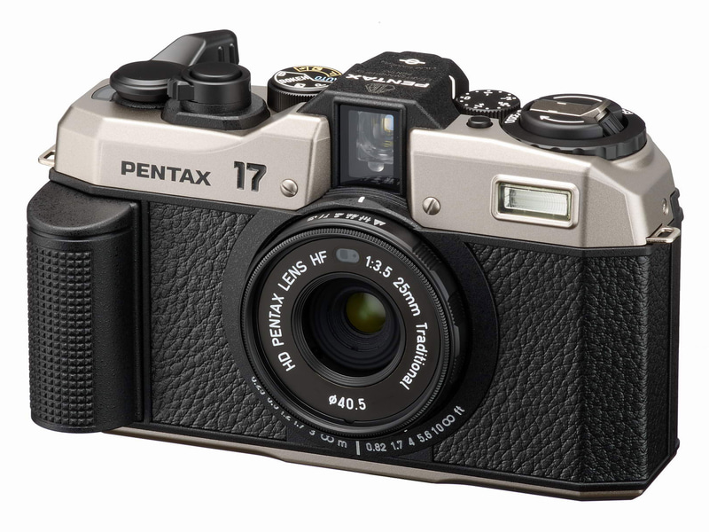 2024年のいま誕生したフィルムカメラの新製品「PENTAX 17」 - デジカメ
