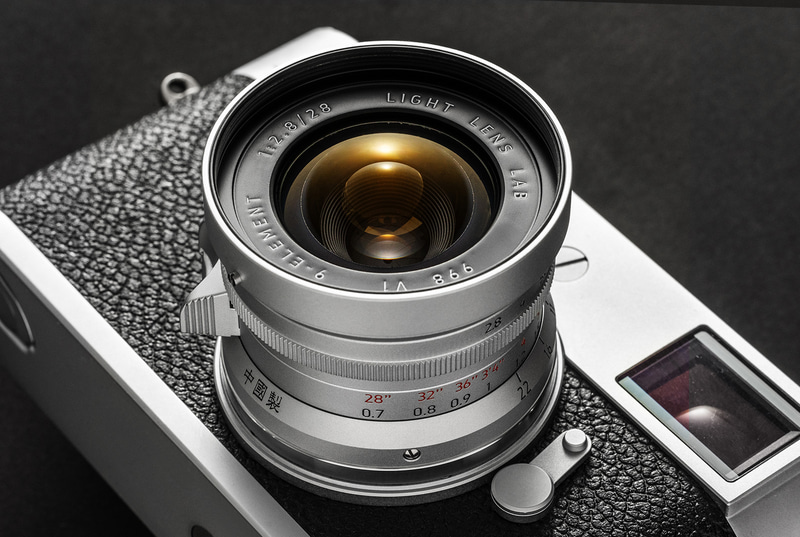 1965年「28mm F2.8 1st」を再現したライカMマウント用レンズ