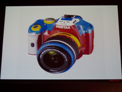 ペンタックス、「K-x」発表会で“コレジャナイロボモデル”を発表