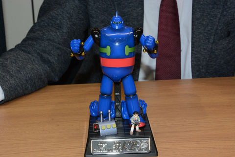 魂インタビュー】白黒アニメ版主題歌と共に鉄人を動かす楽しさ！ 「超