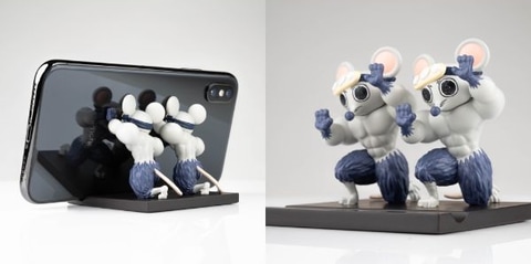 ムキムキねずみがスマホを支える！ 「鬼滅の刃」グッズが