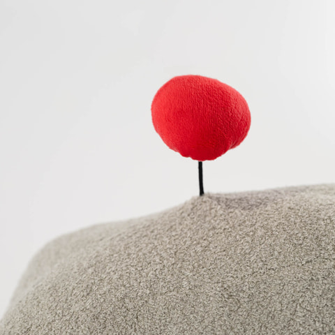 MOTHER3」に登場する「ボニー」と「ネンドじん」のぬいぐるみが登場