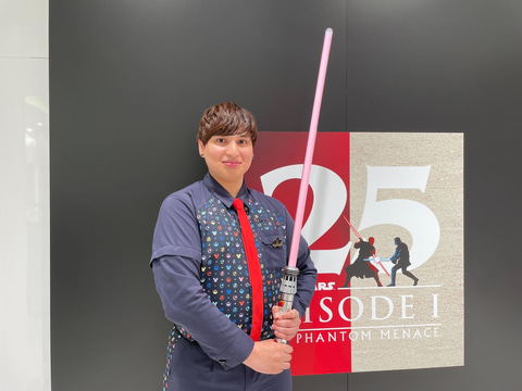 海外ディズニーパーク限定「ダース・モールのライトセーバー」に触っ