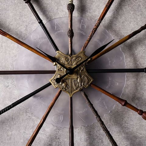 ハリー・ポッター」ダンブルドアやスネイプら12人の杖デザイン壁掛け