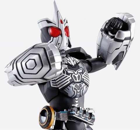 ガッチリしたボディの真骨彫製法「仮面ライダーオーズ サゴーゾ コンボ