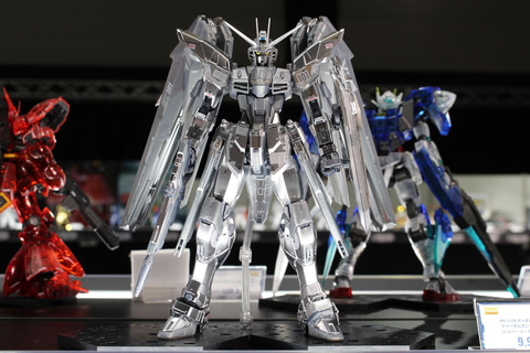 特別企画】【ガンダムベース撮り下ろし】白銀に輝く「MG 1/100