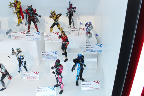 特別企画】「S.H.Figuarts 仮面ライダーリバイ＆バイス」の発売記念