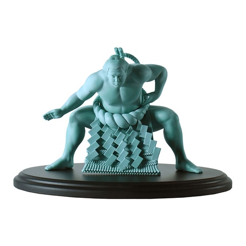 ウルフこと千代の富士氏の力強い土俵入りの雄姿が銅像風に立体化