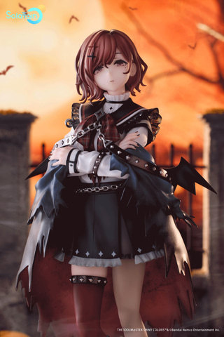 シャニマス」より、ハロウィン衣装「ミッドナイトモンスター」を纏った