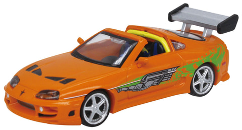 映画「ワイルド・スピード」よりダッジ・チャージャーとトヨタ