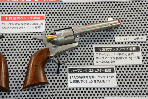東京マルイ「SAA.45シビリアン」はグリップの木目に注目！ 「M29」は低