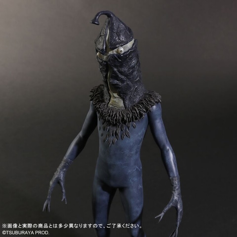 顔が発光! 「ウルトラQ」の不気味なケムール人が、全高34cmの巨大