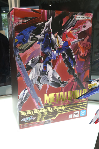 METAL BUILD「ストライクフリーダムガンダム」と「デスティニー